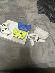 Xbox One S & A Meta Quest 2. {Contact Me If There’s Any Questions}