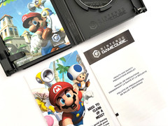Nintendo GameCube Super Mario Sunshine Video Game Disc Case Manual Pamphlets