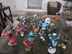 Skylanders Lot 51 Characters, Some with Cards & 2 Wii Games